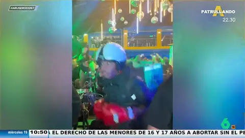 Alfonso Arús reacciona al repatidor que se entretiene bailando en un bar: "Alguien tendrá que esperar más de lo pactado"