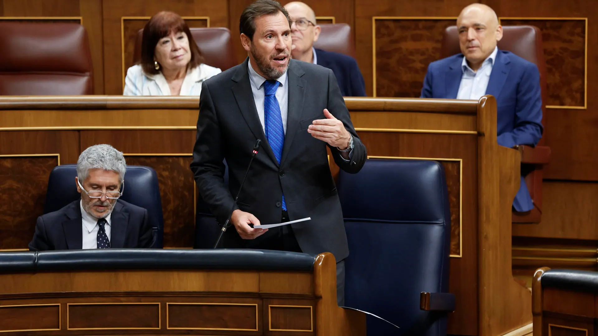 Óscar Puente, en una sesión de control en el Congreso. 