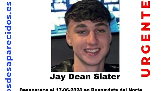 Cartel de la organización SOS Desaparecidos con la imagen de un joven británico desaparecido en Tenerife Cartel de la organización SOS Desaparecidos con la imagen de un joven británico desaparecido en Tenerife