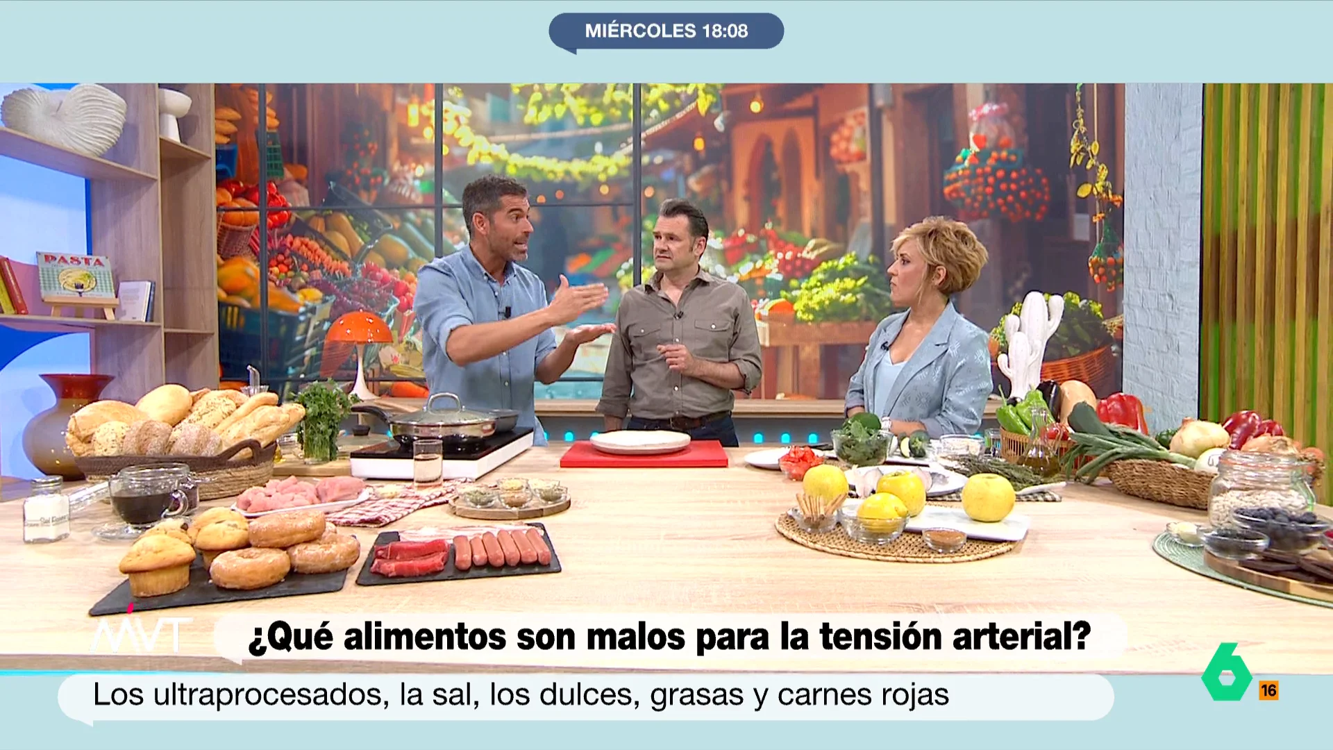 Pablo Ojeda aborda la cuestión de la tensión arterial y los alimentos y analiza al gran enemigo: la sal. En este vídeo, analiza los diferentes tipos de sal y explica cuáles son sus virtudes y los aspectos con los que hay que tener más cuidado.