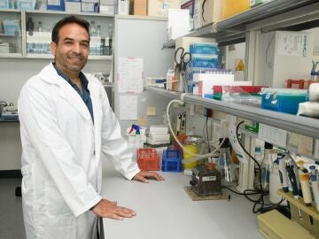 Vicente Pérez-García en los laboratorios del CIPF