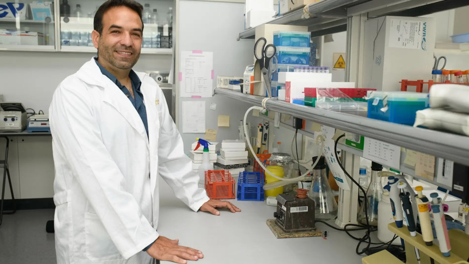 Vicente Pérez-García en los laboratorios del CIPF Vicente Pérez-García en los laboratorios del CIPF
