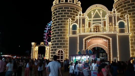 El alumbrado extraordinario de las fiestas de San Juan, en Badajoz (Extremadura) El alumbrado extraordinario de las fiestas de San Juan, en Badajoz (Extremadura)