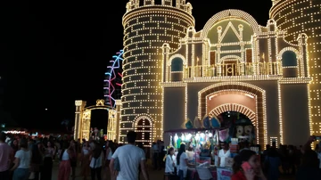 El alumbrado extraordinario de las fiestas de San Juan, en Badajoz (Extremadura)