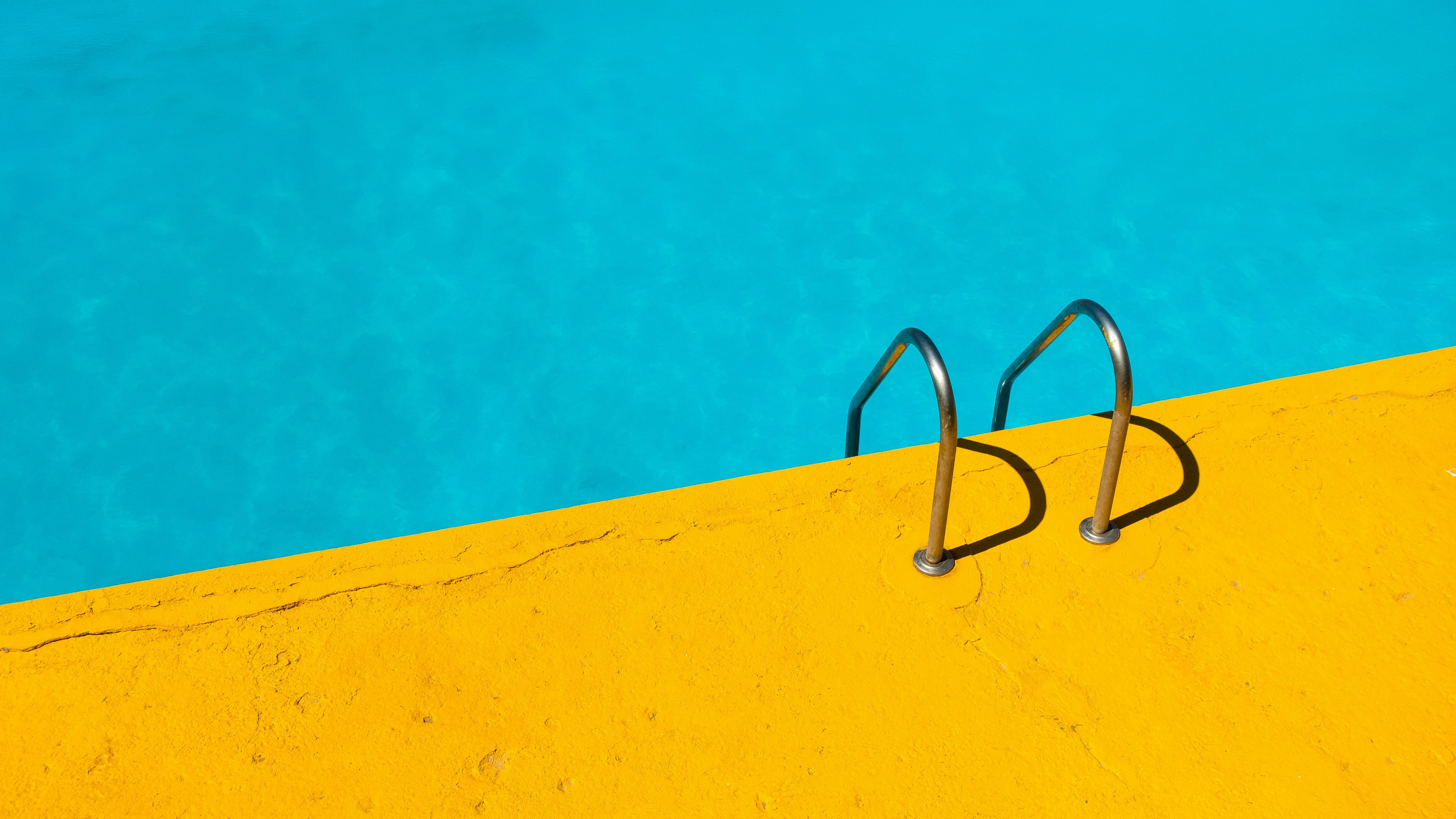 Una piscina, preparada para ser usada durante todo el verano