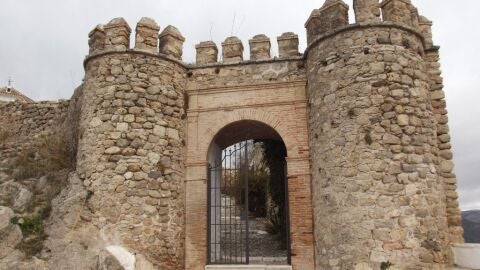 Puerta de acceso al castillo de Carcabuey