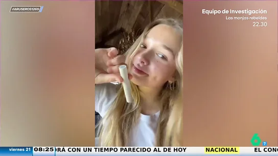 El viral de Harper Beckham en el que "roba" el maquillaje a Victoria Beckham en su debut como influencer El viral de Harper Beckham en el que "roba" el maquillaje a Victoria Beckham en su debut como influencer