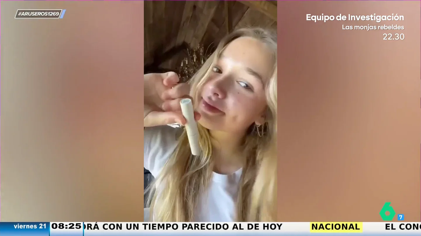 El viral de Harper Beckham en el que "roba" el maquillaje a Victoria Beckham en su debut como influencer El viral de Harper Beckham en el que "roba" el maquillaje a Victoria Beckham en su debut como influencer