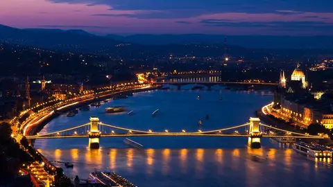 Panorámica del Danubio a su paso por Budapest Panorámica del Danubio a su paso por Budapest