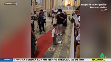 El vídeo viral de un niño que se harta del fotógrafo de la boda y tira las alianzas al suelo: "Se acabó la fiesta"