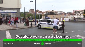 La Ertzaintza desaloja y acordona un centro comercial en Portugalete tras un aviso de bomba