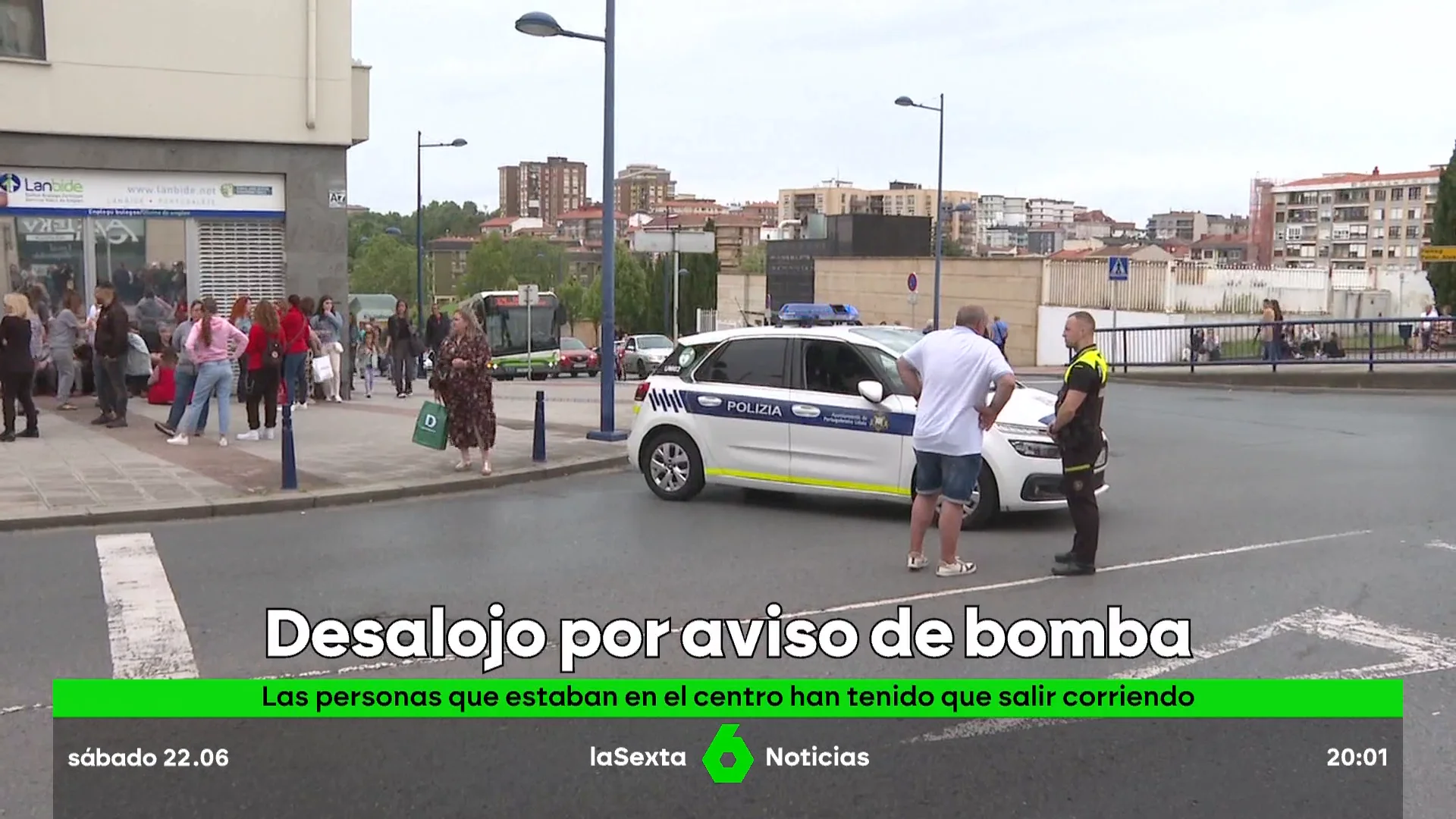 La Ertzaintza desaloja y acordona un centro comercial en Portugalete tras un aviso de bomba