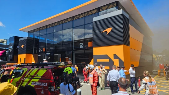 Incendio en el 'motorhome' de McLaren Incendio en el 'motorhome' de McLaren