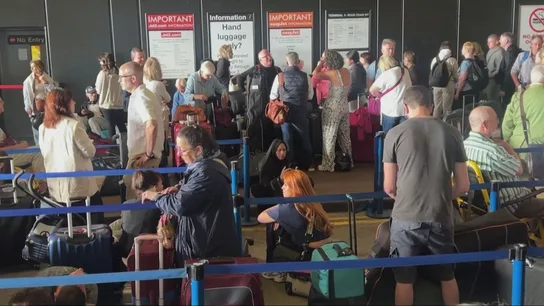 Vuelos retrasados y cancelados en el aeropuerto de Mánchester Vuelos retrasados y cancelados en el aeropuerto de Mánchester