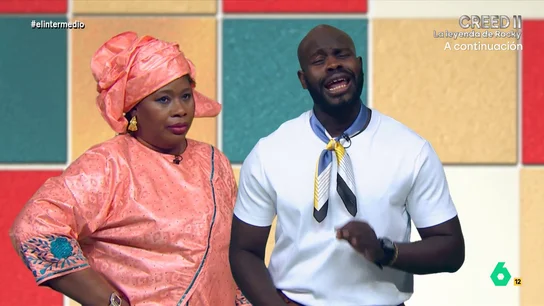 Lamine Yamal presenta a su madre: "Cuando se enfada, busco a un policía fan de Abascal para ver si me protege" Lamine Yamal presenta a su madre: "Cuando se enfada, busco a un policía fan de Abascal para ver si me protege"