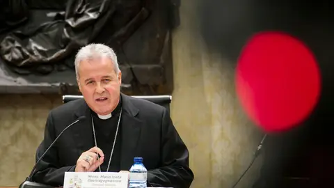 El arzobispo de Burgos, Mario Iceta, durante la rueda de prensa de este lunes.