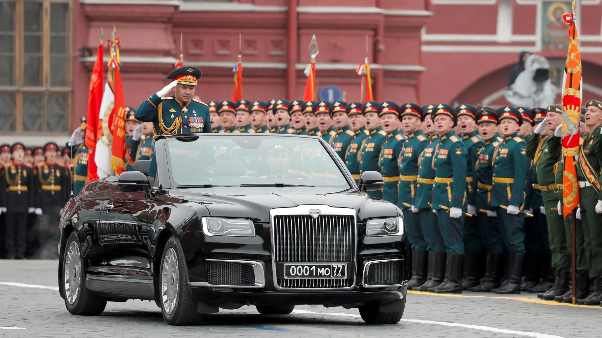 Imagen de archivo del exministro de Defensa ruso, Serguéi Shoigu, durante un desfile militar. 