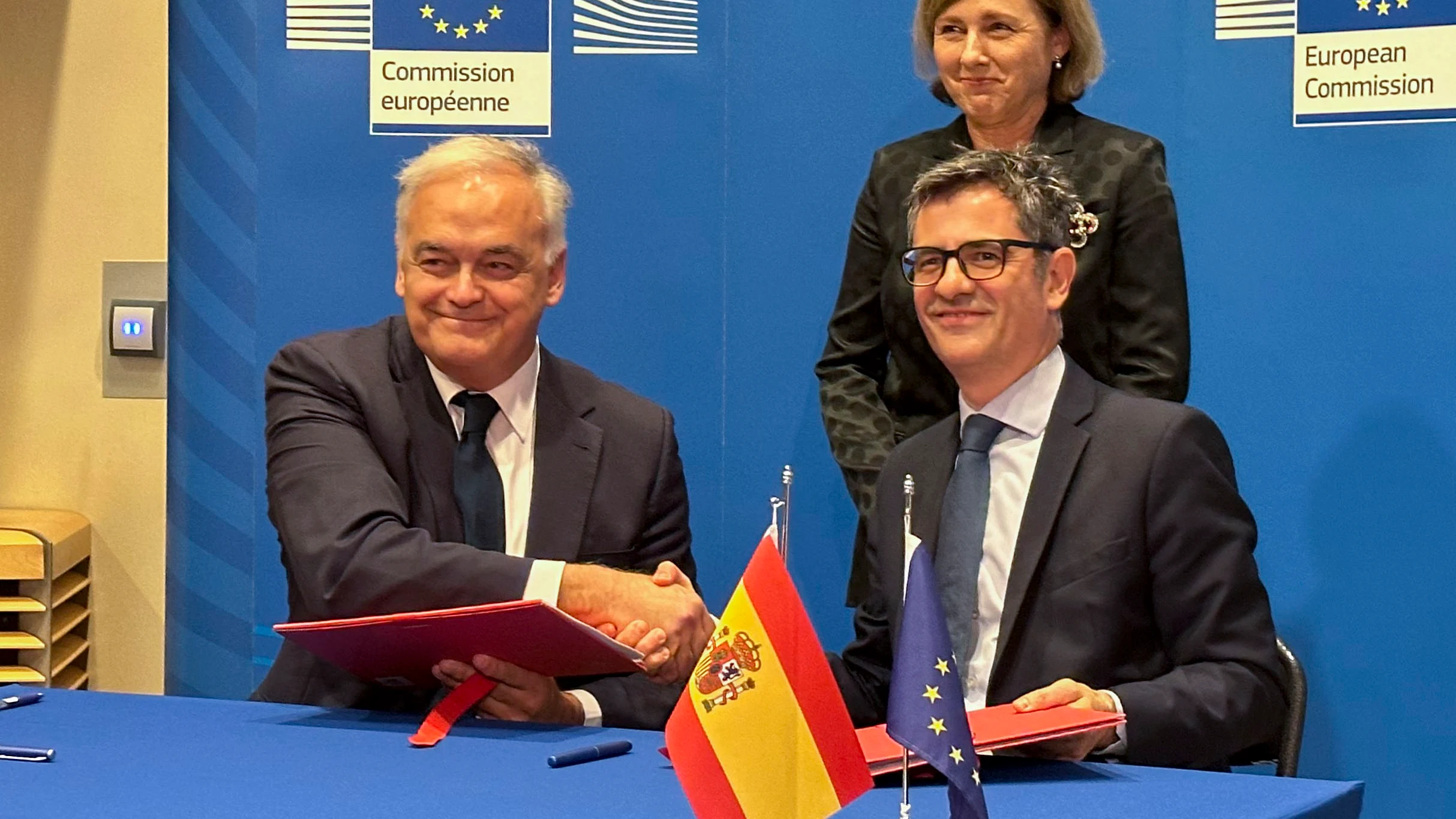 Félix Bolaños y Esteban González Pons firman el acuerdo para la renovación del CGPJ en presencia de la vicepresidenta de la Comisión Europea, Věra Jourová