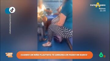 Un niño flautista fastidia un relajante paseo en barco por culpa de su desafinada interpretación