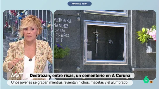 La reacción de Iñaki López tras ver a un grupo de jóvenes profanando un cementerio: "No son los más listos de la camada" "A ver si así aprenden que no se puede ir así por la vida", afirma Cristina Pardo en este vídeo donde analizan la profanación de un cementerio de A Coruña a manos de un grupo de jóvenes que lo han grabado y lo han subido a las redes.