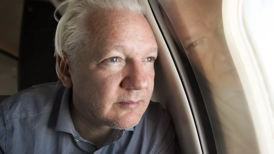 Primera imagen de Julian Assange en libertad Primera imagen de Julian Assange en libertad