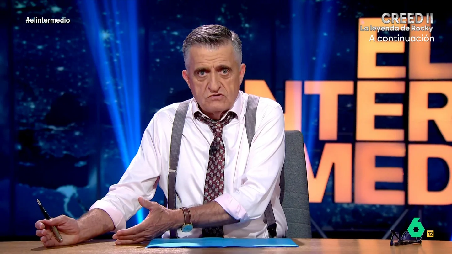 Wyoming, sobre los ataques de Milei a Sánchez en el acto de Ayuso "Quizá la mano porosa no es la del político directamente, quizá es la de algún hermano, o la pareja", afirmaba Milei, a lo que Wyoming le responde en este vídeo que "así, más que de Sánchez, parece que está hablando de la misma Ayuso".