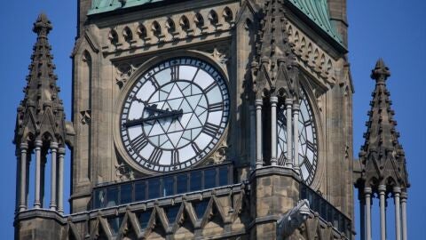 Detalle de la Torre de la Paz en Ottawa