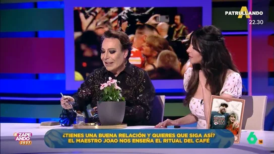 El Maestro Joao muestra cómo hacer 'el ritual del café' que garantiza una buena relación de pareja La tarotista vuelve al programa con uno de sus rituales. En esta ocasión, con la intención de ayudar a todos aquellos que quieran que su relación de pareja vaya bien