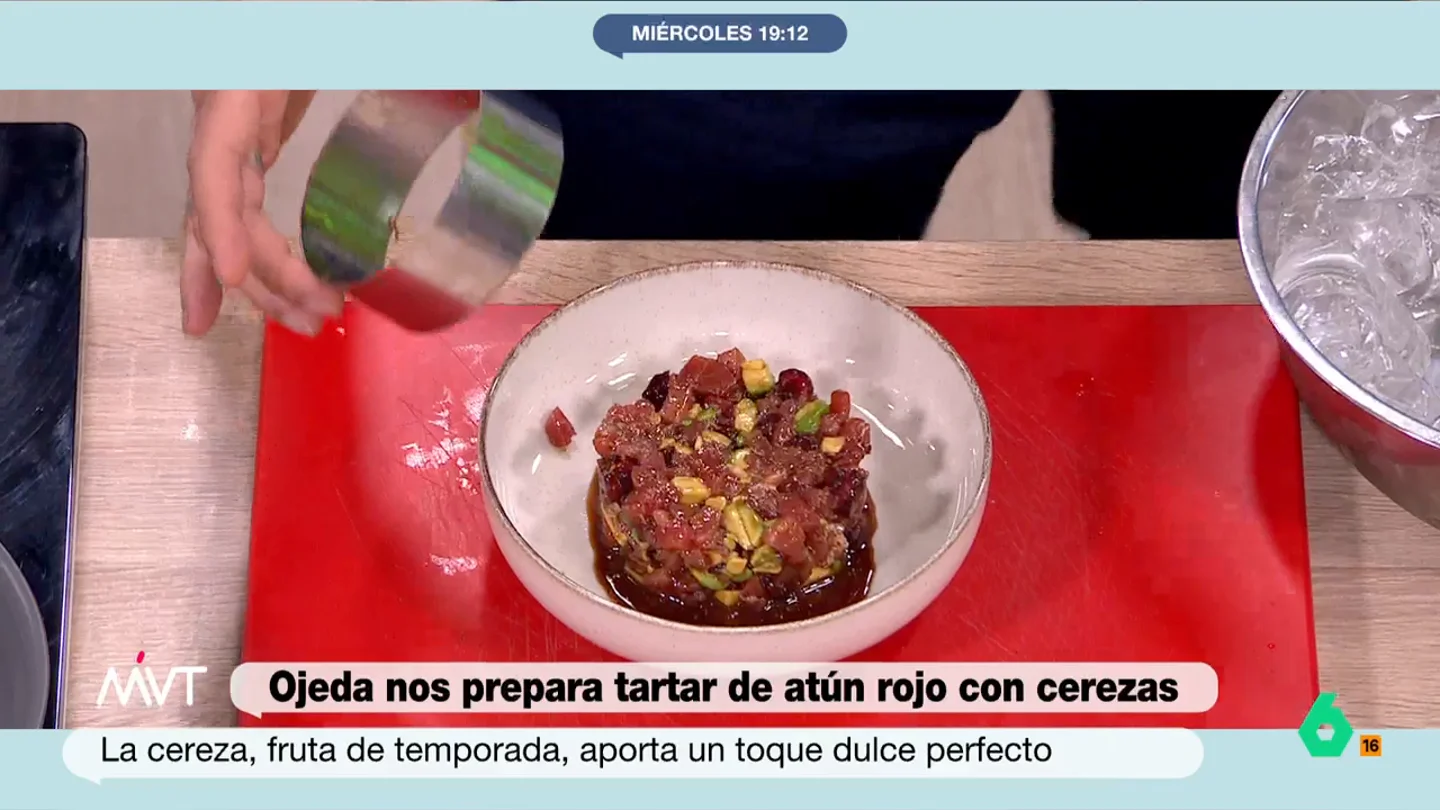 MVT Tartar de atún con cerezas, la "bomba" de Pablo Ojeda que alucina a Iñaki López y Cristina Pardo MVT Tartar de atún con cerezas, la "bomba" de Pablo Ojeda que alucina a Iñaki López y Cristina Pardo
