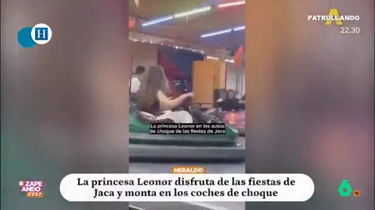 'Cazan' a la princesa Leonor subida a los coches de choque: "¿Esa gente no sabe que puede desterrarles?" Tras acabar el año en la Academia Militar de Zaragoza, la princesa Leonor disfruta con sus amigos de los coches de choque en Jaca, primera parada de unas vacaciones que todavía no tiene definidas. El análisis de Zapeando, en este vídeo.