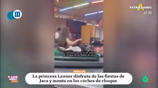Tras acabar el año en la Academia Militar de Zaragoza, la princesa Leonor disfruta con sus amigos de los coches de choque en Jaca, primera parada de unas vacaciones que todavía no tiene definidas. El análisis de Zapeando, en este vídeo.