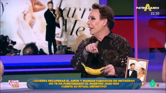 Las malas lenguas afirman que la pareja no pasa por su mejor momento, por ello la tarotista propone un ritual para conseguir que los artistas no rompan su relación