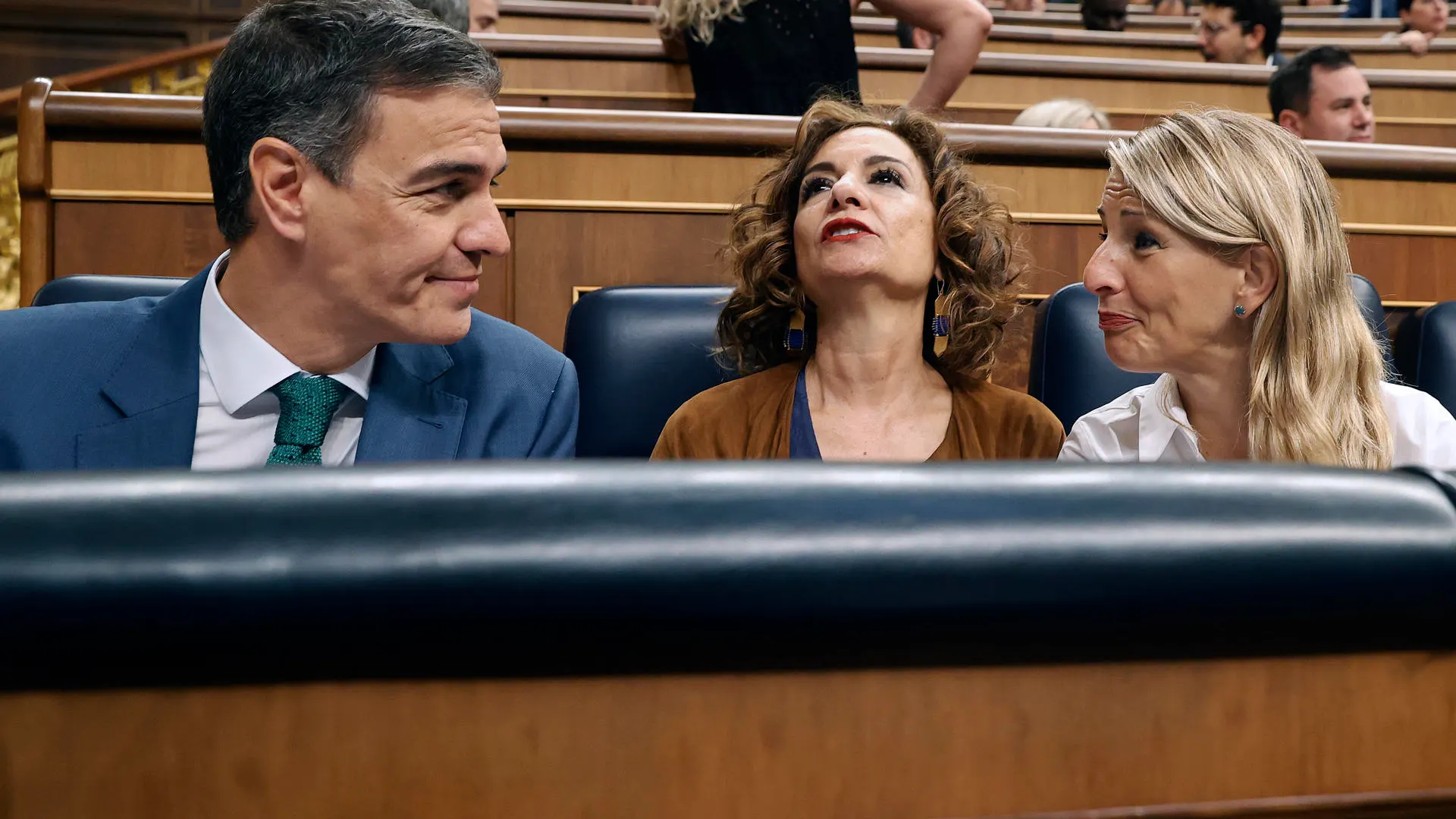 Sánchez junto a María Jesús Montero y Yolanda Díaz en el Congreso