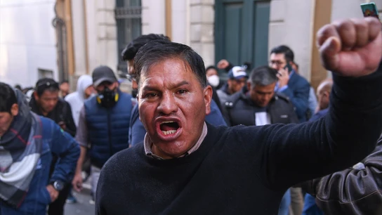 Partidarios del presidente boliviano Arce se manifiestan en apoyo de la democracia cerca del palacio de Gobierno Partidarios del presidente boliviano Arce se manifiestan en apoyo de la democracia cerca del palacio de Gobierno