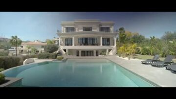 Un Roll-Royce, cine y hasta chiringuito: así es el casoplón de varios millones en Marbella con vistas a África