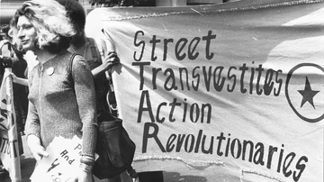 Sylvia Rivera, en una manifestación de la organización LGTBIQ+ que ella misma fundó, STAR, en 1970