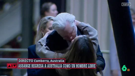 El reencuentro de Assange con su familia en Australia El reencuentro de Assange con su familia en Australia