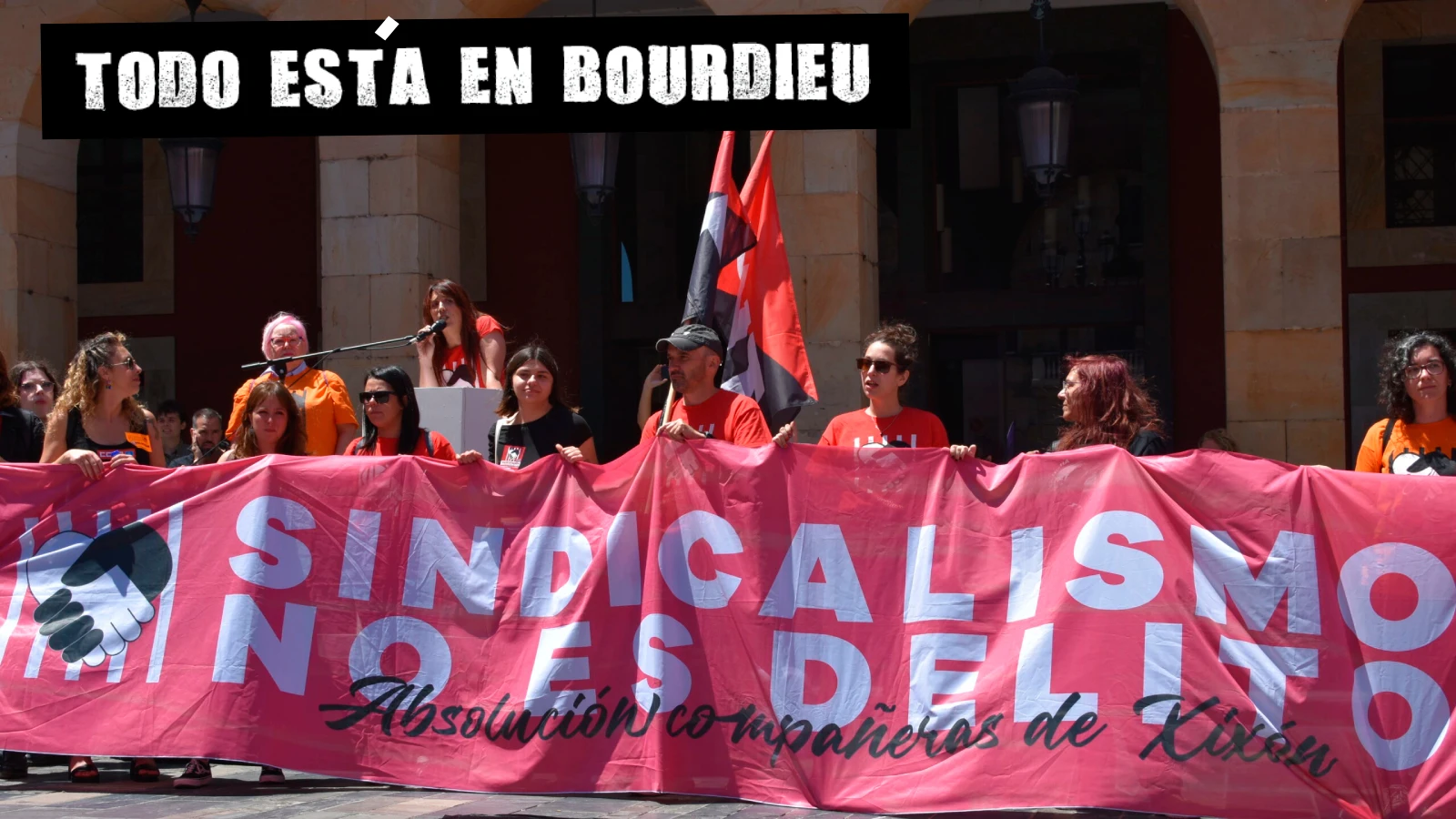 Manifestación en apoyo a las 6 de La Suiza, en Gijón. 