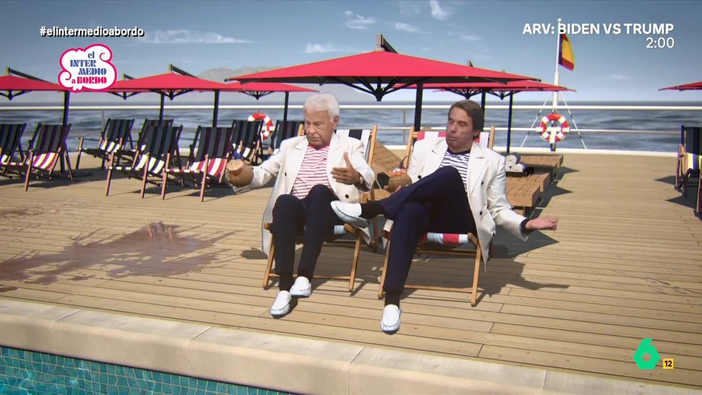 'Aznarito y Felipón' disfrutan de la piscina del crucero de El Intermedio: "A nosotros no nos salpica nada, ni la corrupción" "¿A ti quién te ha dicho los cócteles que yo tengo que beberme?", comenta 'Aznarito', que junto a 'Felipón' disfruta de unos cócteles en la piscina del crucero de El Intermedio, amenazando a los niños con encontrar "las armas de destrucción masiva".