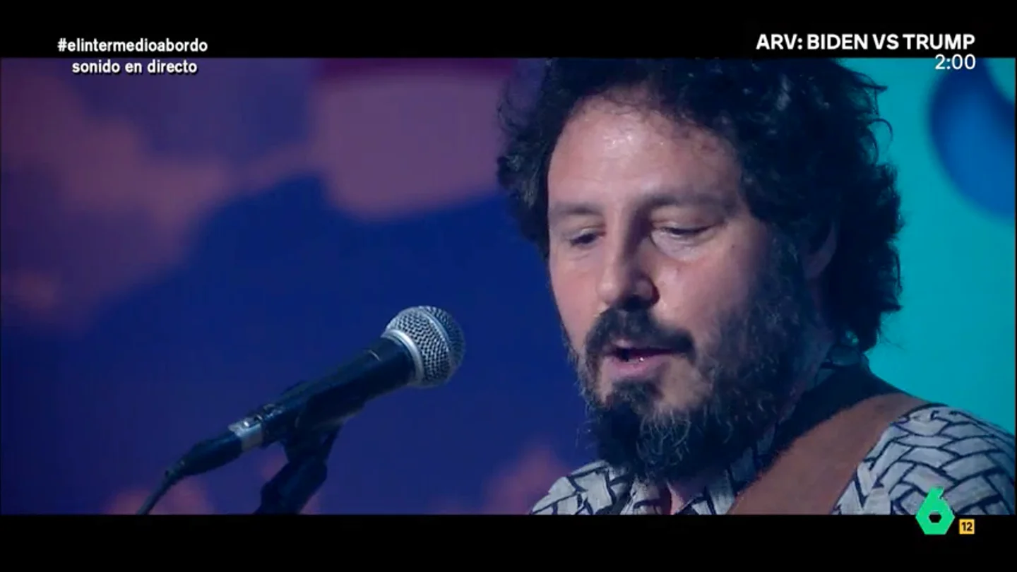 Vuelve a ver la actuación de El Kanka interpretando 'Tu opinión' en El Intermedio El artista malagueño interpreta un tema de su quinto disco