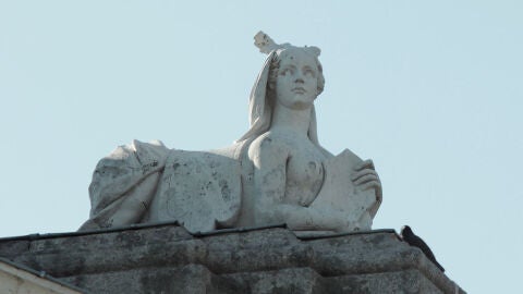 Detalle de la Puerta de Hierro de Madrid