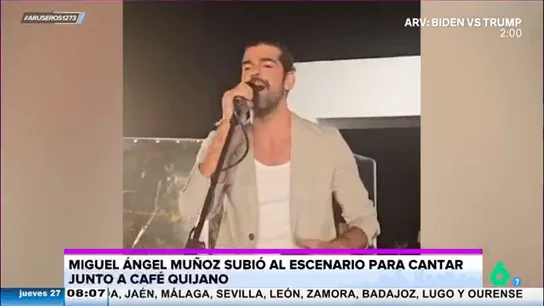 Miguel Ángel Muñoz sorprende al subir al escenario para cantar con Café Quijano en Málaga Miguel Ángel Muñoz sorprende al subir al escenario para cantar con Café Quijano en Málaga