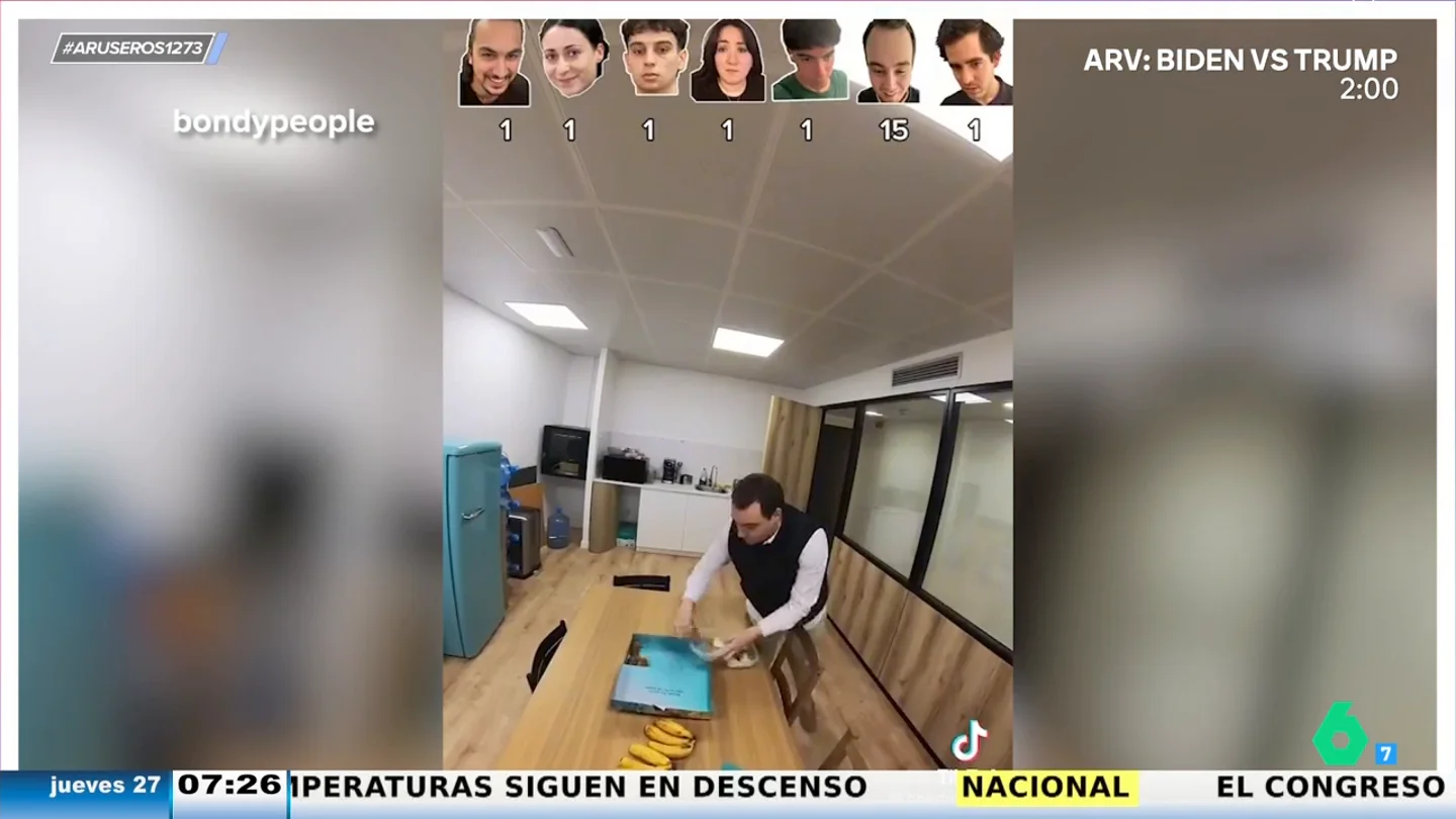 Un hombre lleva pasteles a la oficina y lo graba para descubrir al gorrón Un hombre lleva pasteles a la oficina y lo graba para descubrir al gorrón