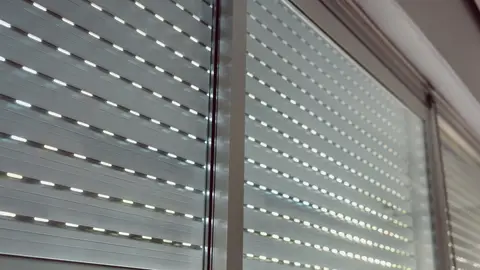 Persianas bajadas Persianas bajadas