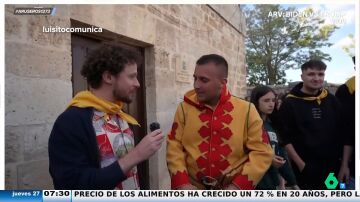 Luisito Comunica viaja hasta Castrillo de Murcia para vivir la tradición de 'El Colacho': "¡La espalda me quedó moreteada!"