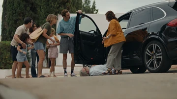 The protagonists of 'House on Fire' in one of the scenes from the film. The protagonists of 'Casa en flames' in one of the scenes of the film.