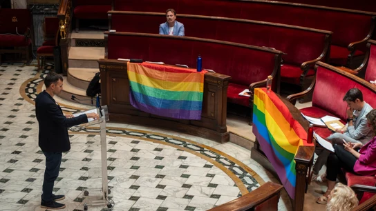 La oposición en el Ayuntamiento de Valencia (Compromís y PSPV) exige a la alcaldesa a "pedir perdón" tras sus declaraciones en las que explicó que no se colocan banderas en el balcón consistorial La oposición en el Ayuntamiento de Valencia (Compromís y PSPV) exige a la alcaldesa a "pedir perdón" tras sus declaraciones en las que explicó que no se colocan banderas en el balcón consistorial