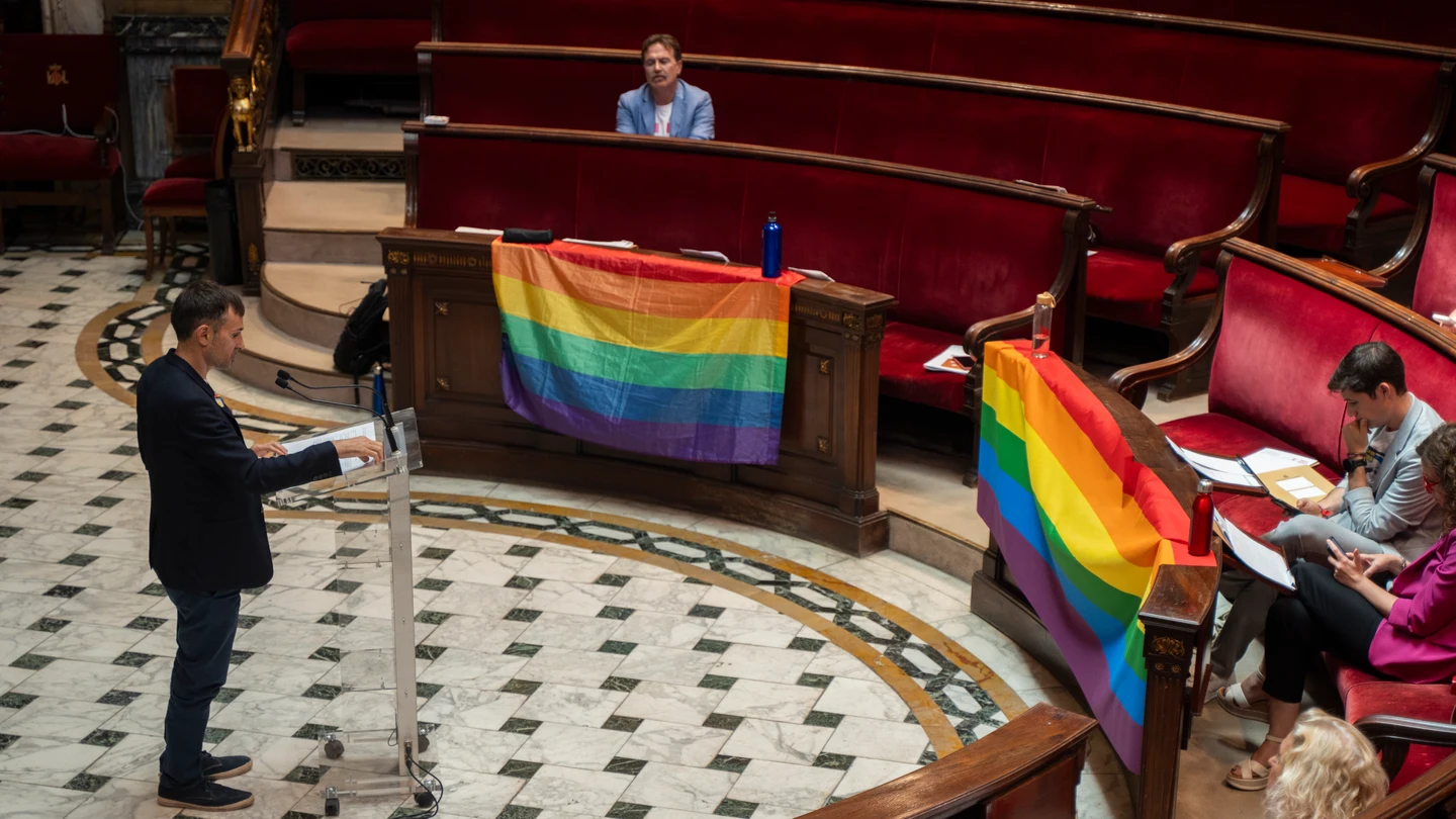 La oposición en el Ayuntamiento de Valencia (Compromís y PSPV) exige a la alcaldesa a "pedir perdón" tras sus declaraciones en las que explicó que no se colocan banderas en el balcón consistorial La oposición en el Ayuntamiento de Valencia (Compromís y PSPV) exige a la alcaldesa a "pedir perdón" tras sus declaraciones en las que explicó que no se colocan banderas en el balcón consistorial