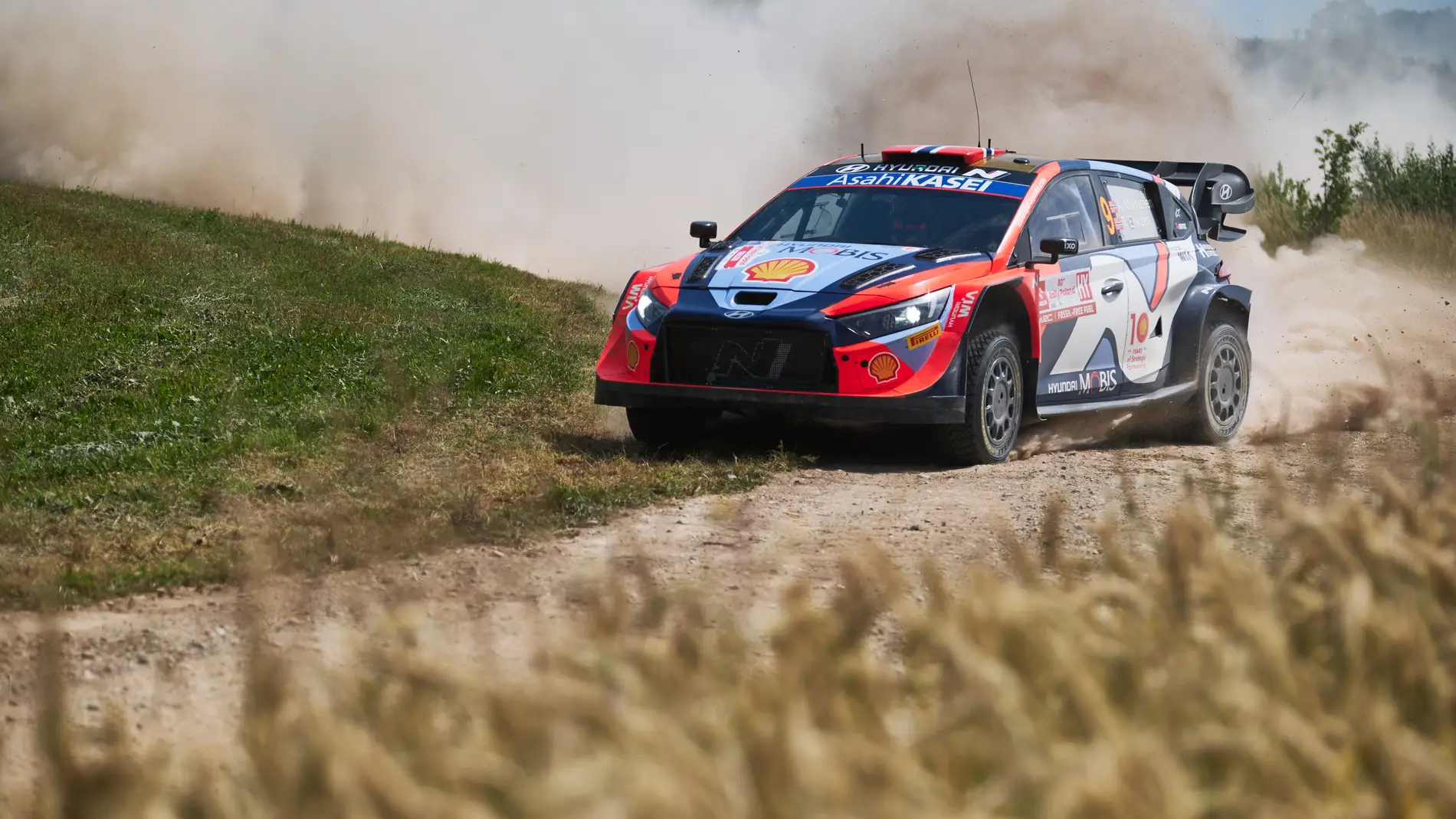 Andreas Mikkelsen lidera un Rally de Polonia marcado por los &#39;cabestros&#39; 