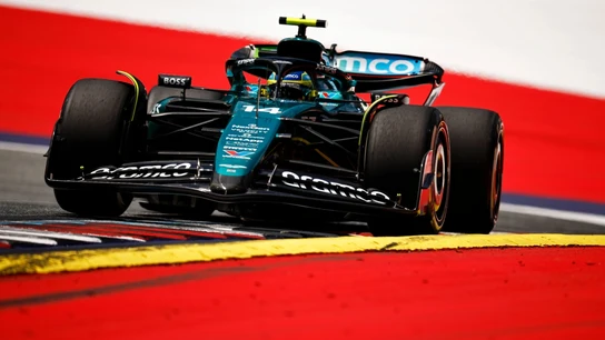 Fernando Alonso, en el Aston Martin Fernando Alonso, en el Aston Martin
